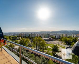 Na predaj priestranný 4-izbový mezonet s balkónom a zariadením v tehlovom bytovom dome na Furči – Krosnianska ul.