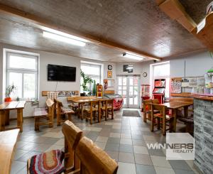 EXKLUZÍVNE Vám ponúkame na predaj dom na podnikateľské účely v obci Zborov.