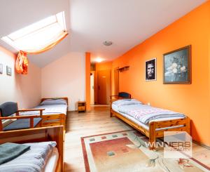 EXKLUZÍVNE Vám ponúkame na predaj dom na podnikateľské účely v obci Zborov.