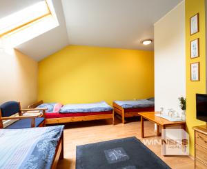 EXKLUZÍVNE Vám ponúkame na predaj dom na podnikateľské účely v obci Zborov.