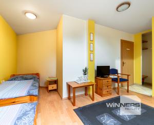 EXKLUZÍVNE Vám ponúkame na predaj dom na podnikateľské účely v obci Zborov.