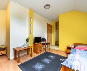 EXKLUZÍVNE Vám ponúkame na predaj dom na podnikateľské účely v obci Zborov.