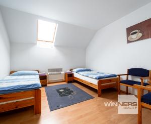 EXKLUZÍVNE Vám ponúkame na predaj dom na podnikateľské účely v obci Zborov.