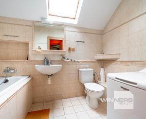 EXKLUZÍVNE Vám ponúkame na predaj dom na podnikateľské účely v obci Zborov.