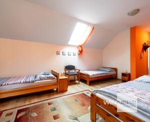 EXKLUZÍVNE Vám ponúkame na predaj dom na podnikateľské účely v obci Zborov.