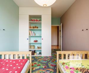 NA PRENÁJOM: Novostavba klimatizovaný 3-izb. byt 63,99m2 s garážovým parkovacím státím a pivnicou