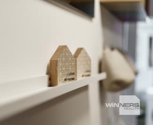 NA PRENÁJOM: Novostavba klimatizovaný 3-izb. byt 63,99m2 s garážovým parkovacím státím a pivnicou