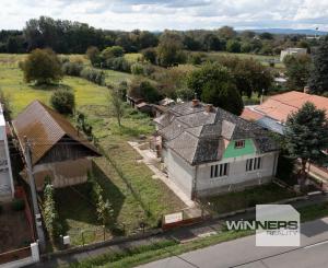 EXKLUZÍVNE vám ponúkame na predaj dva rodinné domy s veľkým pozemkom