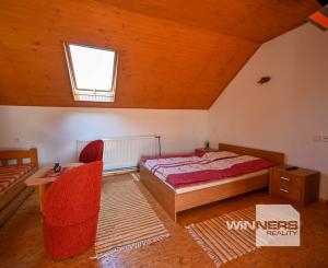 Na predaj penzión / rekreačný dom v obci Trávnica , Nové Zámky – len 3 km od termálneho kúpaliska Podhájska