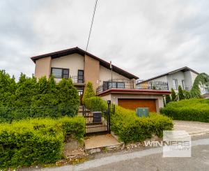 EXKLUZÍVNE vám ponúkame na predaj 5-izbový rodinný dom v príjemnej lokalite Veľkých Kapušian