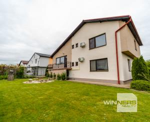 EXKLUZÍVNE vám ponúkame na predaj 5-izbový rodinný dom v príjemnej lokalite Veľkých Kapušian