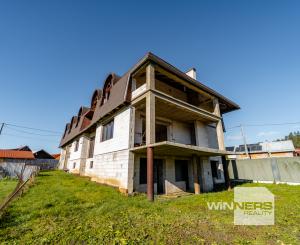 Výhradne ponúkame na predaj priestranný rozostavaný multifunkčný objekt (pôvodne RD) v pokojnej lokalite, v obci Chmelnica