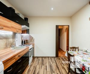 REZERVOVANÉ - Exkluzívne na predaj 4i byt po čiastočnej rekonštrukcií v Banskej Štiavnici