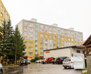 REZERVOVANÉ - Exkluzívne na predaj 4i byt po čiastočnej rekonštrukcií v Banskej Štiavnici