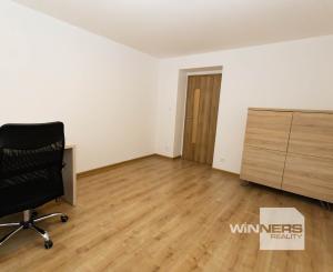 Exkluzívne Vám ponúkame na prenájom 2 izbový byt   v Humennom.