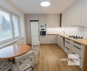 Exkluzívne Vám ponúkame na prenájom 2 izbový byt   v Humennom.