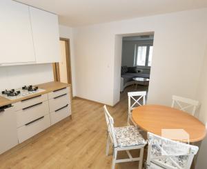 Exkluzívne Vám ponúkame na prenájom 2 izbový byt   v Humennom.