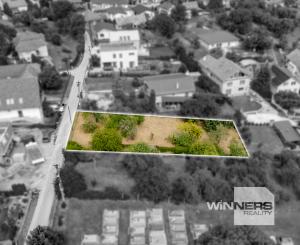 Ponúkam Vám na predaj stavebný pozemok v obci Hrašovík, ktorý je umiestnený v zastavanej časti s asfaltovou prístupovou cestou.