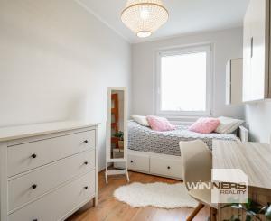 Na predaj vkusne zrekonštruovaný 3-izbový byt s lodžiou na Magurskej ulici v Sásovej, Banská Bystrica