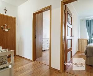 Na predaj vkusne zrekonštruovaný 3-izbový byt s lodžiou na Magurskej ulici v Sásovej, Banská Bystrica