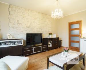 Na predaj vkusne zrekonštruovaný 3-izbový byt s lodžiou na Magurskej ulici v Sásovej, Banská Bystrica