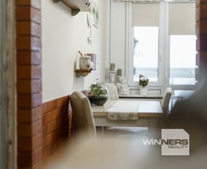 Na predaj vkusne zrekonštruovaný 3-izbový byt s lodžiou na Magurskej ulici v Sásovej, Banská Bystrica