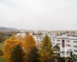 Na predaj vkusne zrekonštruovaný 3-izbový byt s lodžiou na Magurskej ulici v Sásovej, Banská Bystrica