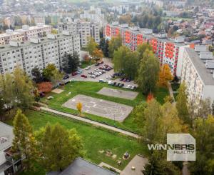 Na predaj vkusne zrekonštruovaný 3-izbový byt s lodžiou na Magurskej ulici v Sásovej, Banská Bystrica