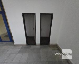 Exkluzívna ponuka! Ponúkam na prenájom obchodný priestor vhodný na podnikanie a prevádzku v centre mesta Poprad, ul. J. Curieho