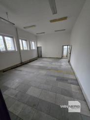 Exkluzívna ponuka! Ponúkam na prenájom obchodný priestor vhodný na podnikanie a prevádzku v centre mesta Poprad, ul. J. Curieho