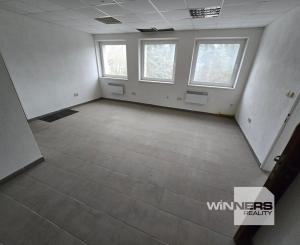 Exkluzívna ponuka! Ponúkam na prenájom obchodný priestor vhodný na podnikanie a prevádzku v centre mesta Poprad, ul. J. Curieho