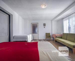 Starší rodinný dom na predaj – tichá lokalita Kravany, blízko Popradu !