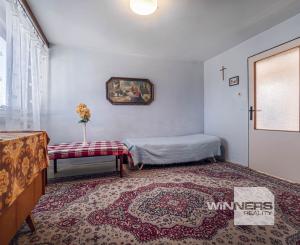 Starší rodinný dom na predaj – tichá lokalita Kravany, blízko Popradu !