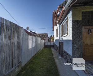 Starší rodinný dom na predaj – tichá lokalita Kravany, blízko Popradu !