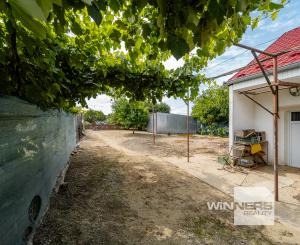 EXKLUZÍVNE vám ponúkame na predaj útulný 4 izbový rodinný dom s príslušenstvom a so slnečným pozemkom v obci Kapoňa (okr.Trebišov)