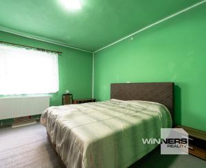 EXKLUZÍVNE vám ponúkame na predaj útulný 4 izbový rodinný dom s príslušenstvom a so slnečným pozemkom v obci Kapoňa (okr.Trebišov)