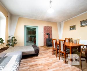 EXKLUZÍVNE vám ponúkame na predaj útulný 4 izbový rodinný dom s príslušenstvom a so slnečným pozemkom v obci Kapoňa (okr.Trebišov)