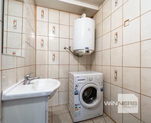 EXKLUZÍVNE vám ponúkame na predaj útulný 4 izbový rodinný dom s príslušenstvom a so slnečným pozemkom v obci Kapoňa (okr.Trebišov)