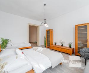 Staromestský 3-izbový byt s vysokými stropmi a parkovaním – centrum Košíc