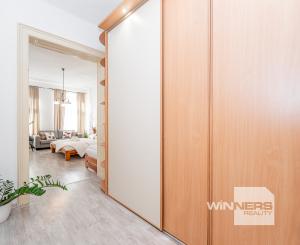 Staromestský 3-izbový byt s vysokými stropmi a parkovaním – centrum Košíc