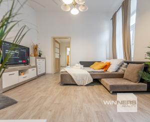 Staromestský 3-izbový byt s vysokými stropmi a parkovaním – centrum Košíc