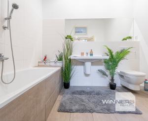 Staromestský 3-izbový byt s vysokými stropmi a parkovaním – centrum Košíc