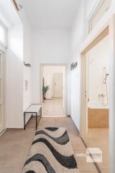 Staromestský 3-izbový byt s vysokými stropmi a parkovaním – centrum Košíc