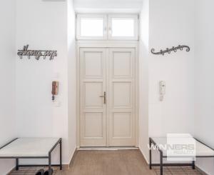 Staromestský 3-izbový byt s vysokými stropmi a parkovaním – centrum Košíc