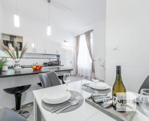 Staromestský 3-izbový byt s vysokými stropmi a parkovaním – centrum Košíc