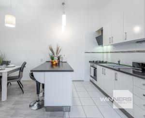 Staromestský 3-izbový byt s vysokými stropmi a parkovaním – centrum Košíc