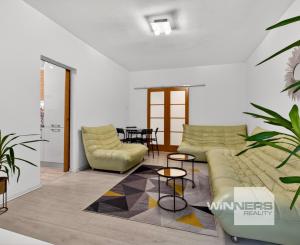 REZERVOVANÉ - Na predaj kompletne zrekonštruovaný 4-izbový byt, 93,30 m2, Lipského ulica, Bratislava-Dúbravka