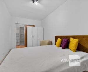 REZERVOVANÉ - Na predaj kompletne zrekonštruovaný 4-izbový byt, 93,30 m2, Lipského ulica, Bratislava-Dúbravka