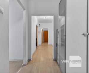 REZERVOVANÉ - Na predaj kompletne zrekonštruovaný 4-izbový byt, 93,30 m2, Lipského ulica, Bratislava-Dúbravka