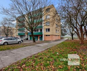 REZERVOVANÉ - Na predaj kompletne zrekonštruovaný 4-izbový byt, 93,30 m2, Lipského ulica, Bratislava-Dúbravka